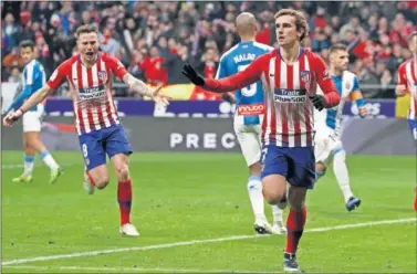  ??  ?? INSPIRADO. Griezmann marcó de penalti al Espanyol y enlaza tres jornadas haciendo gol.