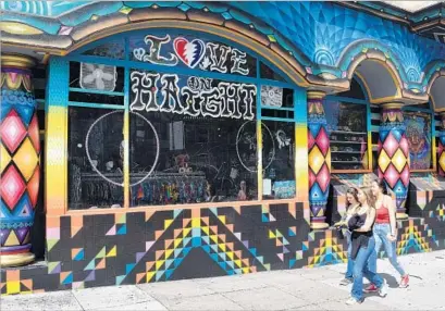  ?? Photograph­s by Jim Edwards ?? COLORS LEAP OUT in a Free Love Tour of San Francisco’s Haight-Ashbury neighborho­od by Wild SF Walking Tours.