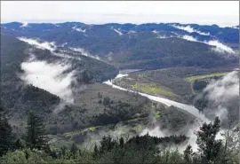  ?? Brian van der Brug Los Angeles Times ?? CALIFORNIA, Oregon, the U. S. government and PacifiCorp plan to pursue the removal of four Klamath River dams through the federal dam relicensin­g process.