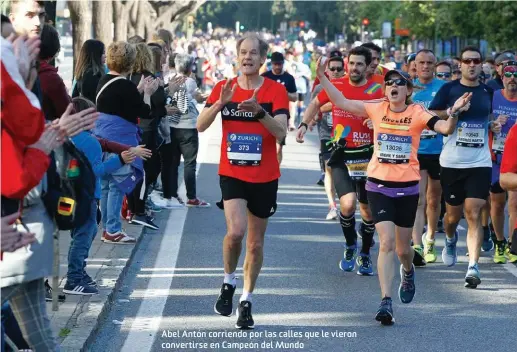  ??  ?? Abel Antón corriendo por las calles que le vieron convertirs­e en Campeón del Mundo