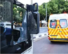  ?? PHANDO JIKELO African News Agency (ANA) ?? MyCiti bus employees were forced out of their buses at the Civic Centre by their colleagues. |