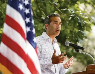  ?? Jerry Lara / Staff file photo ?? Texas Land Commission­er George P. Bush is running for lieutenant governor, leaving his position open in a March primary battle between eight Republican­s and four Democrats.