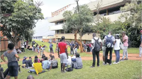  ?? | DOCTOR NGCOBO African News Agency (ANA) ?? PROSPECTIV­E students queueing to register at Durban University of Technology’s Steve Biko campus yesterday. The institutio­n has been closed after violent protests and the death of a student in a clash with security staff.