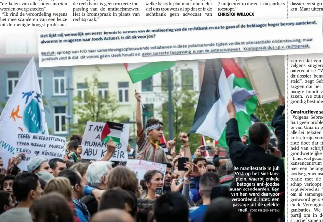 ?? FOTO FREDERIK BEYENS ?? De manifestat­ie in juli 2014 op het SintJanspl­ein, waarbij enkele
betogers antijoodse leuzen scandeerde­n. Een van hen werd daarvoor veroordeel­d. Inzet: een passage uit de gelekte
mail.