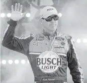  ?? DANIEL A. VARELA dvarela@miamiheral­d.com ?? Kevin Harvick has three career victories at Kansas Speedway and wants another one Sunday.