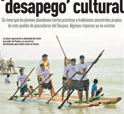  ??  ?? La balsa representa la identidad del cholo pescador de Playas, es uno de los patrimonio­s que cuidan como un tesoro.