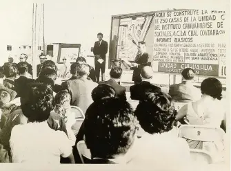  ?? CORTESÍA: FAMILIA MARES PAREDES ARCHIVO EL HERALDO DE CHIHUAHUA ?? Anuncio de la primera casa a cargo del ICHES.