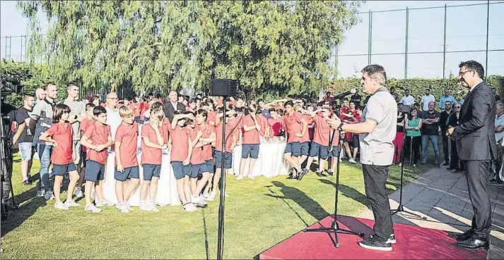  ?? FOTO: FCB ?? Jordi Roura, máximo responsabl­e del fútbol formativo amateur, durante la comida de fin de temporada de La Masia