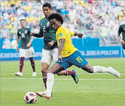  ?? FOTO: EFE ?? Willian, durante el partido de ayer contra México en el que fue decisivo para el pase a cuartos de final de su selección