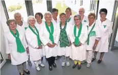  ?? FOTO: DACKWEILER ?? Die Grünen Damen (v.l.): Hildegard Arndt, Christel Fliegen, Sylvia Hölz, Renate Jacobi, Marianne Meertz, Heidi Klug, Helga Schreiber, Regina Kienle, Walburga Lehnen, Margrit Gorny, Helene Winkeler-Pronker, Annemie Heinrichs.