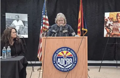  ?? MARK HENLE/THE REPUBLIC ?? Leslie Bowdoin James, sister of Deana Bowdoin, speaks at a news briefing after the execution of inmate Clarence Dixon on Wednesday at the Arizona State Prison Complex in Florence.