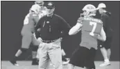  ?? JIM GENSHEIMER/ STAFF ?? 49ers coach Jim Harbaugh watches quarterbac­k Colin Kaepernick throw during practice Friday.