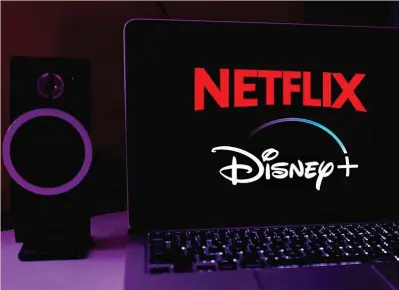  ?? ??  LOS NUEVOS PAQUETES YA ESTÁN AQUÍ
La semana pasada, Netflix estrenaba en España, apenas una semana después de su lanzamient­o en EEUU, su plan con publicidad, que está disponible para nuevos usuarios o ya suscritos a un precio de 5,49 euros al mes, 2,5 euros menos que el plan básico sin anuncios, pero que deja fuera títulos como ‘The Crown’ (que acaba de estrenar su quinta temporada) o ‘Peaky Blinders’. Disney+, por su parte, comenzará elevando sus tarifas en tres dólares en EEUU a partir de diciembre, pasando de los 8 dólares mensuales a los 11. Este plan, además, incluye publicidad, cuatro minutos de anuncios por hora de consumo.