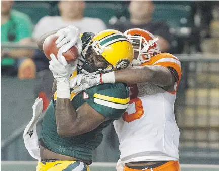  ?? THE CANADIAN PRESS/FILES ?? Eskimos slotback D’haquille Williams makes a tough catch in front of B.C. Lions defender Buddy Jackson earlier this season in Edmonton. Williams, a former U.S. college star, has excelled in his first season with the Eskimos, catching 42 passes for 652...