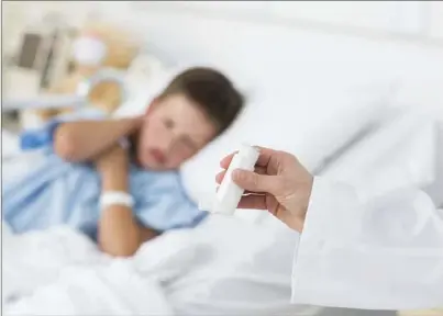  ?? ADOBE STOCK PHOTO ?? Doctor holding asthma inhaler with a boy in hospital.