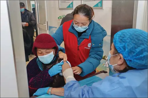  ?? (AP/Chinatopix) ?? An elderly woman gets vaccinated against covid-19 Dec. 9 at a community health center in Nantong, China.