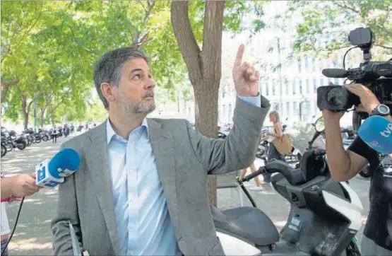  ?? MARTA PÉREZ / EFE ?? El ex secretario de Convergènc­ia y ex diputado de CiU en el Parlament Oriol Pujol, a su salida de la Ciutat de la Justicia, ayer en Barcelona.