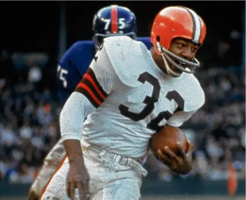  ?? 1965 FILE/ASSOCIATED PRESS ?? Jim Brown was all but unstoppabl­e with the football, winning eight rushing titles in his nine NFL seasons.