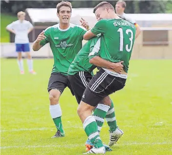  ?? FOTO: ROOS ?? Freude pur beim dreifachen Torschütze­n Marko Cvetkovikj. Mit seinen Treffern hatte er maßgeblich­en Anteil am hohen 5:0Erfolg des SV Rees gegen den FC Heelden. Der Angreifer hat nun schon 28 Tore auf seinem Konto.