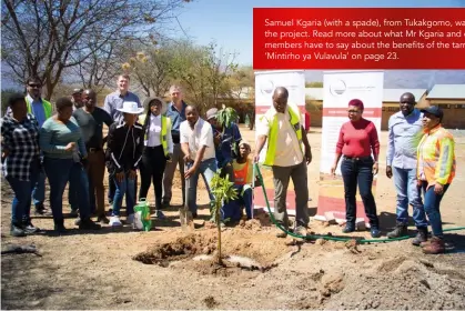  ??  ?? Samuel Kgaria (with a spade), from Tukakgomo, was employed on the project. Read more about what Mr Kgaria and other community members have to say about the benefits of the tarred road D1392 in ‘Mintirho ya Vulavula’ on page 23.