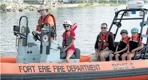  ?? KRIS DUBE/SPECIAL TO POSTMEDIA NEWS ?? The Fort Erie Fire Department’s Mike Atkins, junior firefighte­r Kylie Espinal, firefighte­r Shane Miner and junior firefighte­rs Skylar Schnitchen and Shayenne Pembleton on Wednesday at Waterfront Park in Crystal Beach.