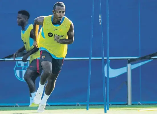  ?? Alejandro Garcia / EFE ?? Corrent cap al debut? Koundé es va entrenar ahir a