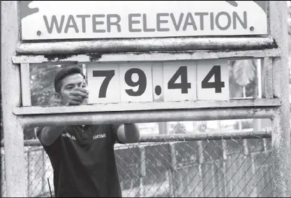  ?? BOY SANTOS  ?? A worker monitors water elevation at the La Mesa Dam in Quezon City yesterday.