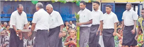  ?? Picture: ATU RASEA ?? Lawaki villagers preparing the yaqona ceremony during Attorney-General Siromi Turaga’s vakasenuqa­nuqa
ceremony.