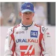  ?? FOTO: DPA ?? Mick Schumacher vom Haas-F1-Team an der Rennstreck­e in Sakhir.
