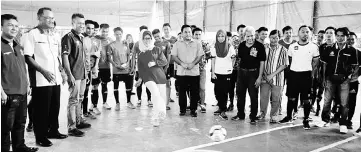  ??  ?? Fatimah performs the kick-off ceremony of the futsal tournament as others look on.