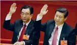  ??  ?? Lotta ai corrotti Xi Jinping, a destra, nel 2012 con He Guoqiang: allora è nata la lotta ai corrotti