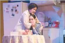  ??  ?? “Rosa”, la obra de la Compañía Nacional de Teatro. Y Judith Rodríguez y María Castillo en “Buenas noches, Mamá”.