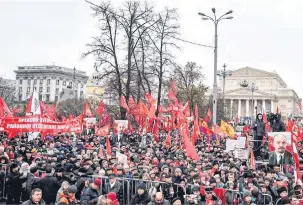  ?? Yuri Kadobnov/AFP ?? Os pôsteres de Lênin, Stálin, Che Guevara e Karl Marx disputavam espaços com a onipresent­e bandeira vermelha