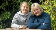  ?? BEJON HASWELL/STUFF ?? Debbie Clough (right), with daughter Kate Stafford, has an inoperable brain tumour.