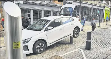  ?? Picture: Andrew Corby ?? The Hyundai stranded atop an anti-terror bollard in Burgate