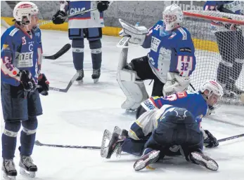  ?? FOTO: PRIVAT ?? U17-Goalie Timo Röder und seine Vorderleut­e des EV Ravensburg müssen sich am Wochenende nochmals mächtig ins Zeug legen.