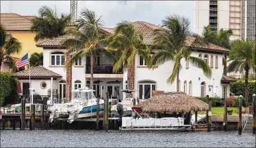  ?? GREG LOVETT / THE PALM BEACH POST ?? This home at 2765 Lake Drive in Riviera Beach officially used no water for the past six years.