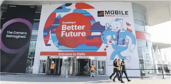  ?? Foto: dpa ?? Der Eingang zur Technologi­emesse Mobile World Congress in Barcelona.