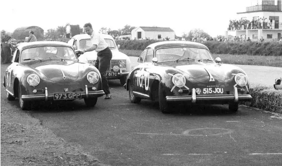  ??  ?? Above: Lining up ahead of a sprint meeting at Thruxton in Hampshire, Alan Smith driving his 356A 515 JOU