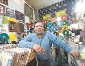  ??  ?? Jorge Solís, propietari­o de Discos Viniles LP’S.