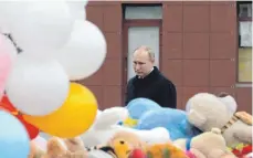  ?? FOTO: AFP ?? Wladimir Putin legte Blumen am Ort des Dramas nieder.