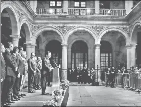  ??  ?? El titular de Gobernació­n y miembros de la Conago en el Antiguo Palacio del Ayuntamien­to en la CDMX ■ Foto La Jornada