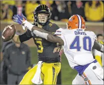  ?? ED ZURGA / GETTY IMAGES ?? Linebacker Jarrad Davis, pressuring Missouri quarterbac­k Drew Lock, has recovered from a torn meniscus suffered against South Carolina a year ago. Davis has 67 tackles this season.