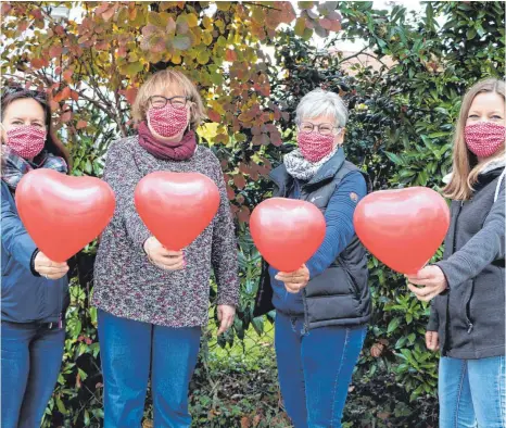  ?? FOTO: RONJA STRAUB ?? Anja Fink, Monika Bermetz, Sabine Zeller und Viktoria von Sabler (von links) sind voller Tatendrang: Sie wollen auch in diesem Jahr dafür sorgen, dass einige Lindauer Geschenke bekommen.