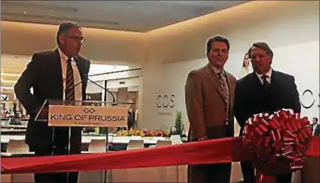  ?? GARY PULEO― DIGITAL FIRST MEDIA ?? King of Prussia Mall manager Bob Hart, left, leaves the symbolic ribbon tying duties at the mall expansion celebratio­n to U.S. Rep. Brendan Boyle, D-13, and Simon Properties President Rick Sokolov Thursday, Aug. 19, 2016.