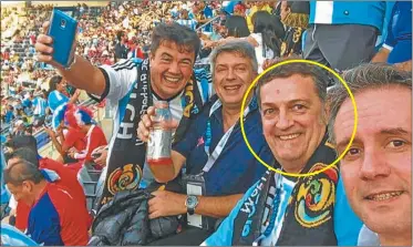  ?? TWITTER ?? MUNDIALIST­AS. El juez con el fiscal Marijuán y el abogado D´Alessandro en Brasil 2014.