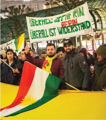  ?? Foto: dpa/Daniel Bockwoldt ?? Kurdischer Protest in Hamburg gegen den türkischen Angriff in Nordsyrien