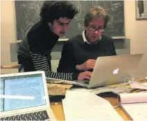  ?? Delta ITP ?? Prof Erik Verlinde, right, and PhD student Manus Visser.