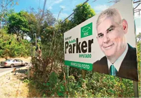  ??  ?? PDC. Valla publicitar­ia del diputado del PDC y candidato a la reelección por San Salvador, Rodolfo Parker, en el inicio de la campaña.