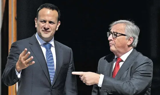  ??  ?? O primeiro-ministro irlandês, Leo Varadkar, e o presidente da Comissão Europeia, Jean-Claude Juncker, mostraram sintonia